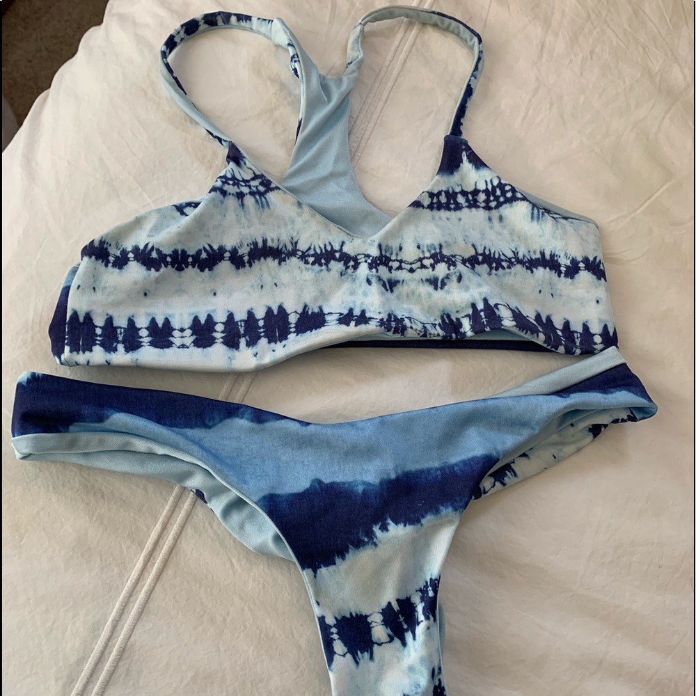 Blue reversible tie dye bikini with cute back!!
